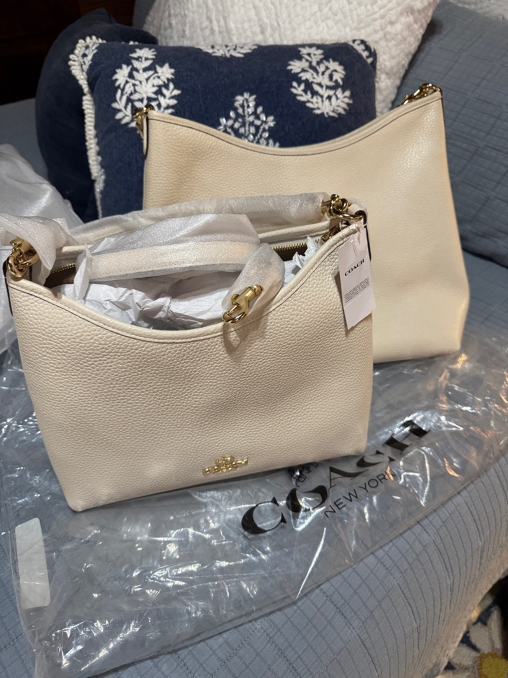 Coach Off-White Leather Shoulder Bag - Picture 7 of 7